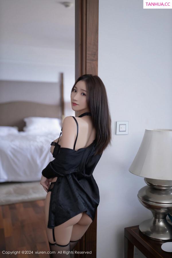   [XiuRen]高清写真图 2024.06.12 No.8688 杏子Yada 美腿黑丝第21张图片